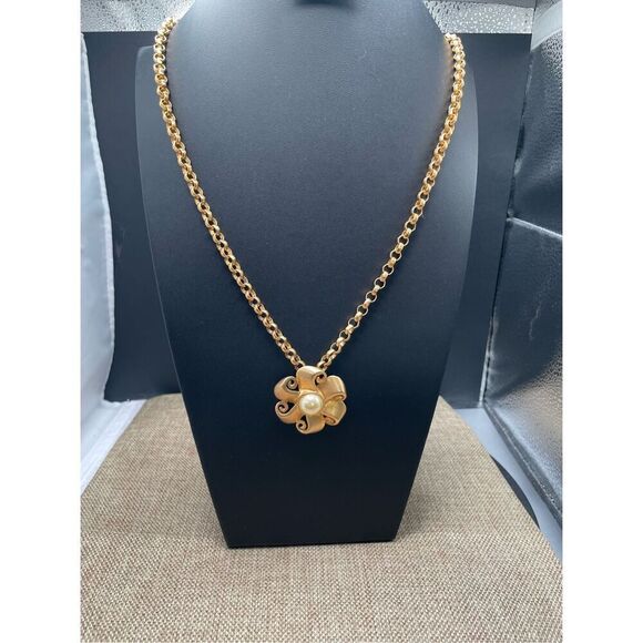 Vintage Simulated Pearl Pendant Necklace Goldtone Costume Jewelry - Picture 8 of 8